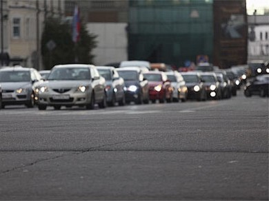 Губернатор А.Г.Тулеев обратился ко всем автомобилистам не выключать ближний свет фар в дневное время суток с 1 по 10 сентября